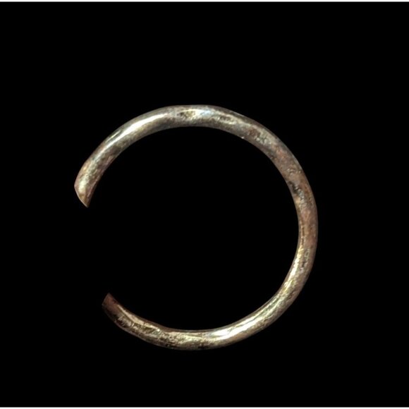 Minimalist Gold Tone Textured Ring With Tiny Pastel Pink Stone Size 4 - Picture 11 of 12